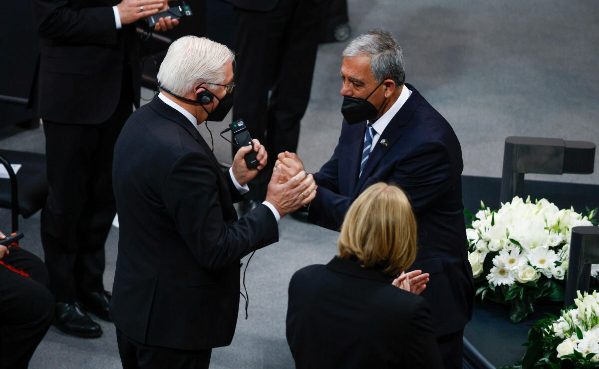 Gedenkstunde des Deutschen Bundestages zum Tag des Gedenkens an die Opfer des Nationalsozialismus: Bundespräsident Frank-Walter Steinmeier (l) und S. E. Mickey Levy (r), Präsident der Knesset des Staates Israel. Steinmeier, Frank-Walter; Levy, Mickey Gedenkstunde des Deutschen Bundestages zum Tag des Gedenkens an die Opfer des Nationalsozialismus: Bundespräsident Frank-Walter Steinmeier (l) und S. E. Mickey Levy (r), Präsident der Knesset des Staates Israel.