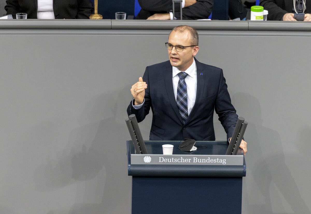Tobias Winkler, CDU/CSU, MdB, spricht im Deutschen Bundestag zum TOP 5 „Vereinbarte Debatte zur Konferenz zur Zukunft Europas“. Winkler, Tobias Tobias Winkler, CDU/CSU, MdB, spricht im Deutschen Bundestag zum TOP 5 „Vereinbarte Debatte zur Konferenz zur Zukunft Europas“.