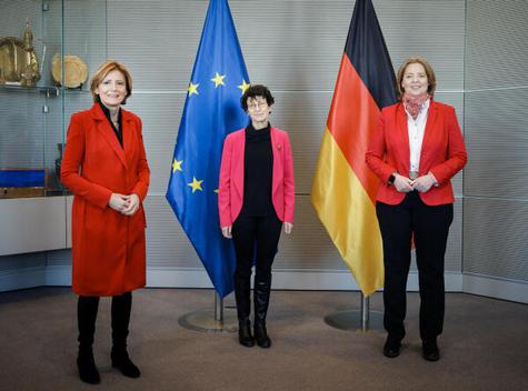 Bas, Bärbel; Dreyer, Malu; Türeci, Özlem Reichstagsgebäude, Empfangsraum