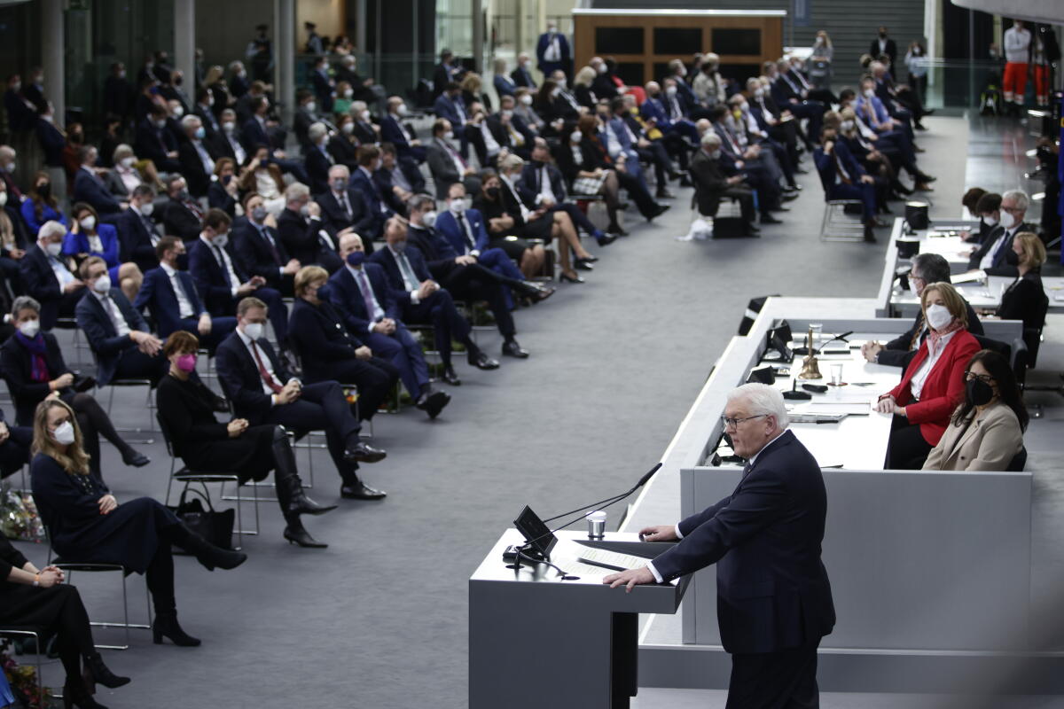 Die 17. Bundesversammlung tritt am Sonntag, 13. Februar 2022, im Paul-Löbe-Haus des Deutschen Bundestages zusammen, um das nächste Staatsoberhaupt zu wählen. Bundestagspräsidentin Bärbel Bas, SPD, MdB, leitet die Bundesversammlung. Die Versammlung wird aus den 736 Mitgliedern des Bundestages und ebenso vielen von den Volksvertretungen der 16 Bundesländer bestimmten Delegierten gebildet. Die 17. Bundesversammlung tritt am Sonntag, 13. Februar 2022, im Paul-Löbe-Haus des Deutschen Bundestages zusammen, um das nächste Staatsoberhaupt zu wählen. Bundestagspräsidentin Bärbel Bas, SPD, MdB, leitet die Bundesversammlung. Die Versammlung wird aus den 736 Mitgliedern des Bundestages und ebenso vielen von den Volksvertretungen der 16 Bundesländer bestimmten Delegierten gebildet.