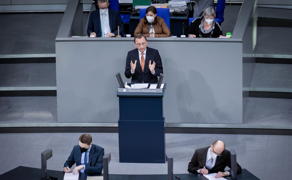 Josef Oster, CDU/CSU, MdB, hält eine Rede zu Top 13 „Europäische Asyl- und Migrationspolitik voranbringen - Aber nicht einseitig zulasten Deutschlands erkaufen“ im Plenum. Oster, Josef Josef Oster, CDU/CSU, MdB, hält eine Rede zu Top 13 „Europäische Asyl- und Migrationspolitik voranbringen - Aber nicht einseitig zulasten Deutschlands erkaufen“ im Plenum.