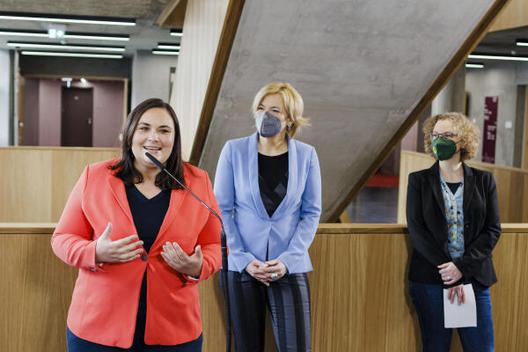 Klöckner, Julia; Cademartori, Isabell; Verlinden, Julia Luisenblock West