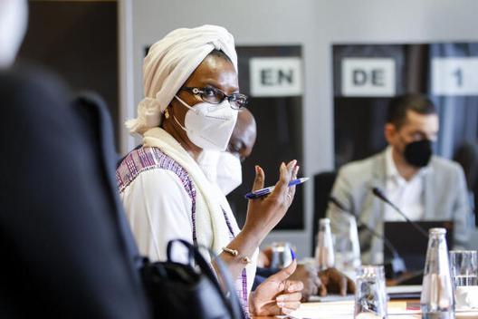 Sall Seck, Oumou Paul-Löbe-Haus, Sitzungssaal
