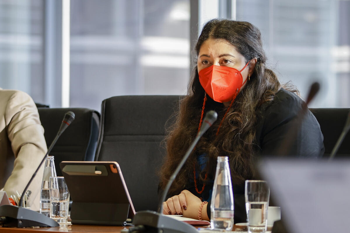 Gespräch der Botschafterin von Mali in Berlin, I.E. Oumou Sall Seck, mit Mitgliedern des Ausschusses für wirtschaftliche Zusammenarbeit und Entwicklung unter Leitung von Sanae Abdi (im Bild), SPD, MdB. Abdi, Sanae Gespräch der Botschafterin von Mali in Berlin, I.E. Oumou Sall Seck, mit Mitgliedern des Ausschusses für wirtschaftliche Zusammenarbeit und Entwicklung unter Leitung von Sanae Abdi (im Bild), SPD, MdB.