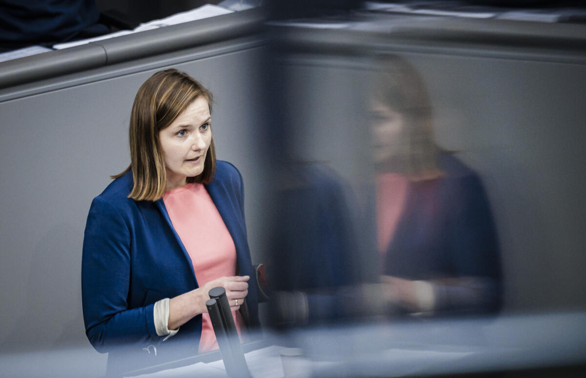 Dr. Zanda Martens, SPD, MdB, hält eine Rede zu TOP 9 „Meinungsfreiheit in Sozialen Medien“ im Plenum. Martens, Zanda Dr. Zanda Martens, SPD, MdB, hält eine Rede zu TOP 9 „Meinungsfreiheit in Sozialen Medien“ im Plenum.