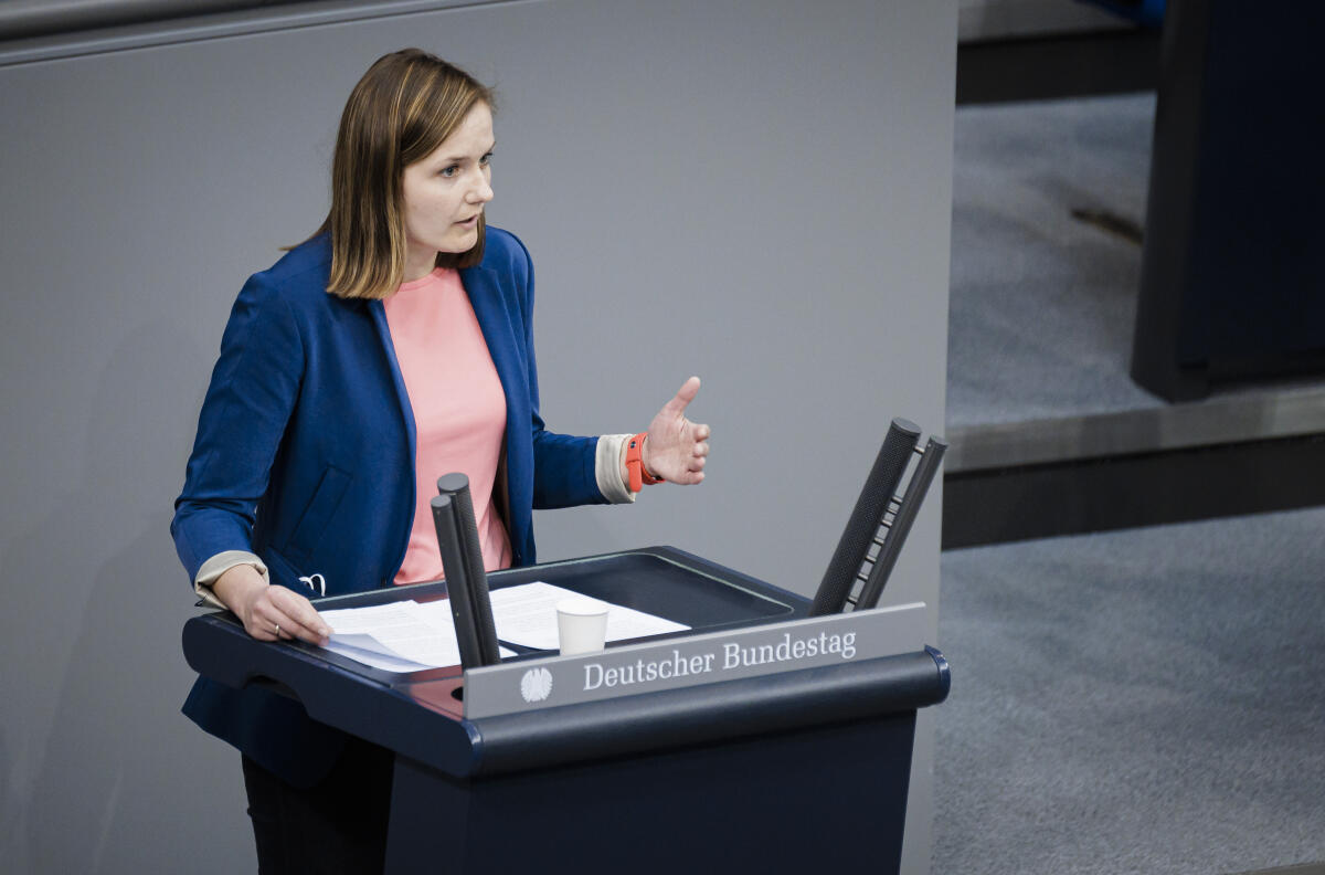 Dr. Zanda Martens, SPD, MdB, hält eine Rede zu TOP 9 „Meinungsfreiheit in Sozialen Medien“ im Plenum. Martens, Zanda Dr. Zanda Martens, SPD, MdB, hält eine Rede zu TOP 9 „Meinungsfreiheit in Sozialen Medien“ im Plenum.