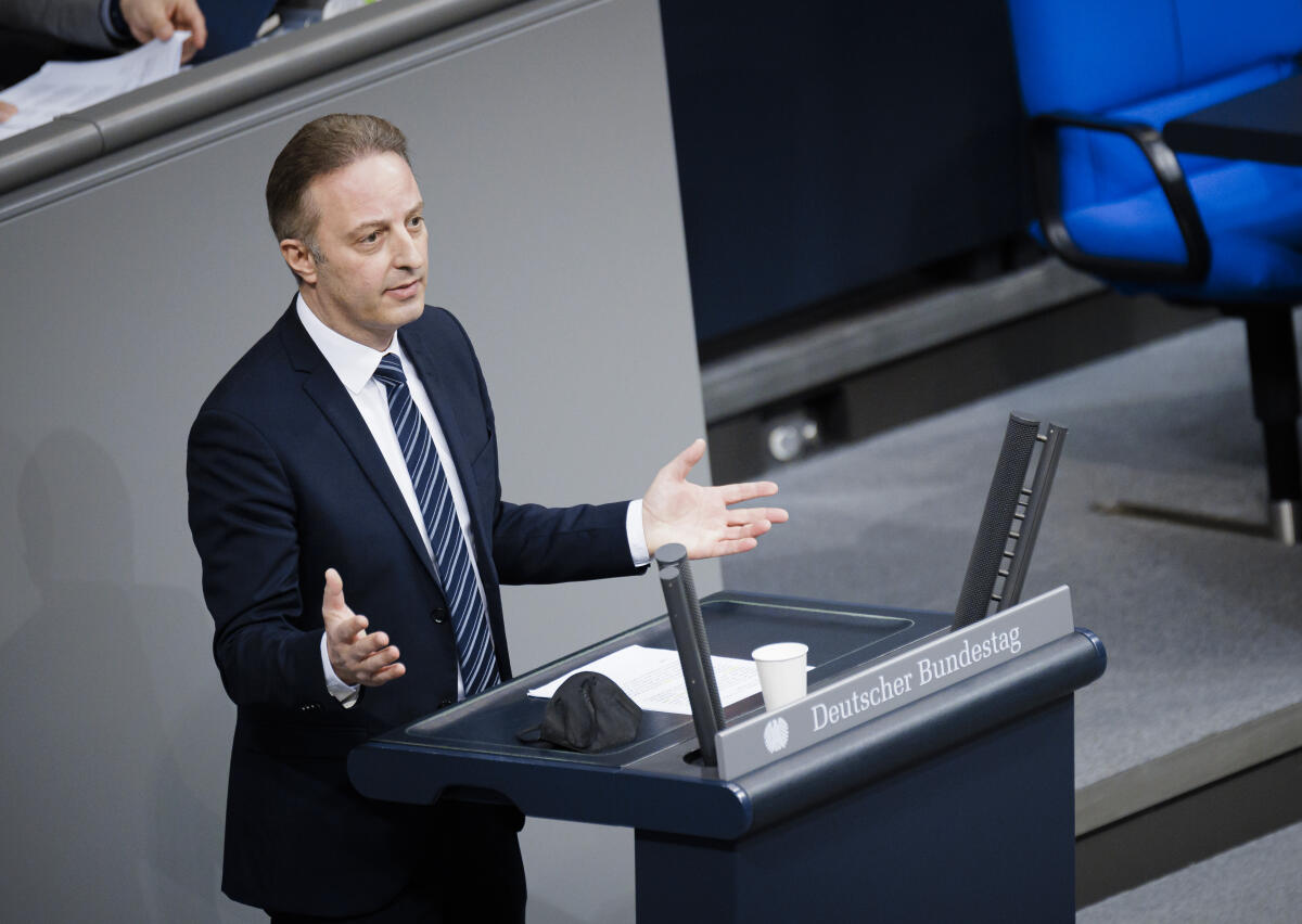 Karaahmetoğlu, Macit Macit Karaahmetoğlu, SPD, MdB, hält eine Rede zu TOP 9 „Meinungsfreiheit in Sozialen Medien“ im Plenum.