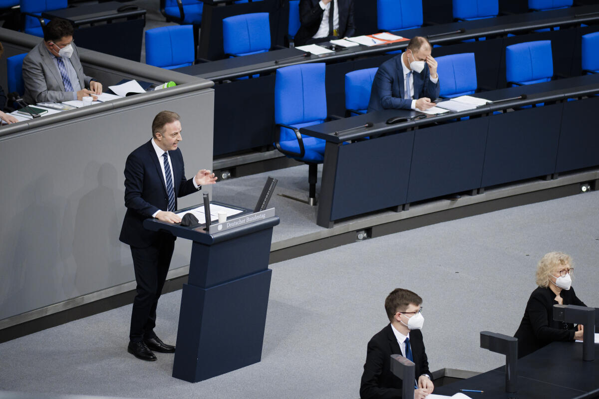 Macit Karaahmetoğlu, SPD, MdB, hält eine Rede zu TOP 9 „Meinungsfreiheit in Sozialen Medien“ im Plenum. Karaahmetoğlu, Macit Macit Karaahmetoğlu, SPD, MdB, hält eine Rede zu TOP 9 „Meinungsfreiheit in Sozialen Medien“ im Plenum.