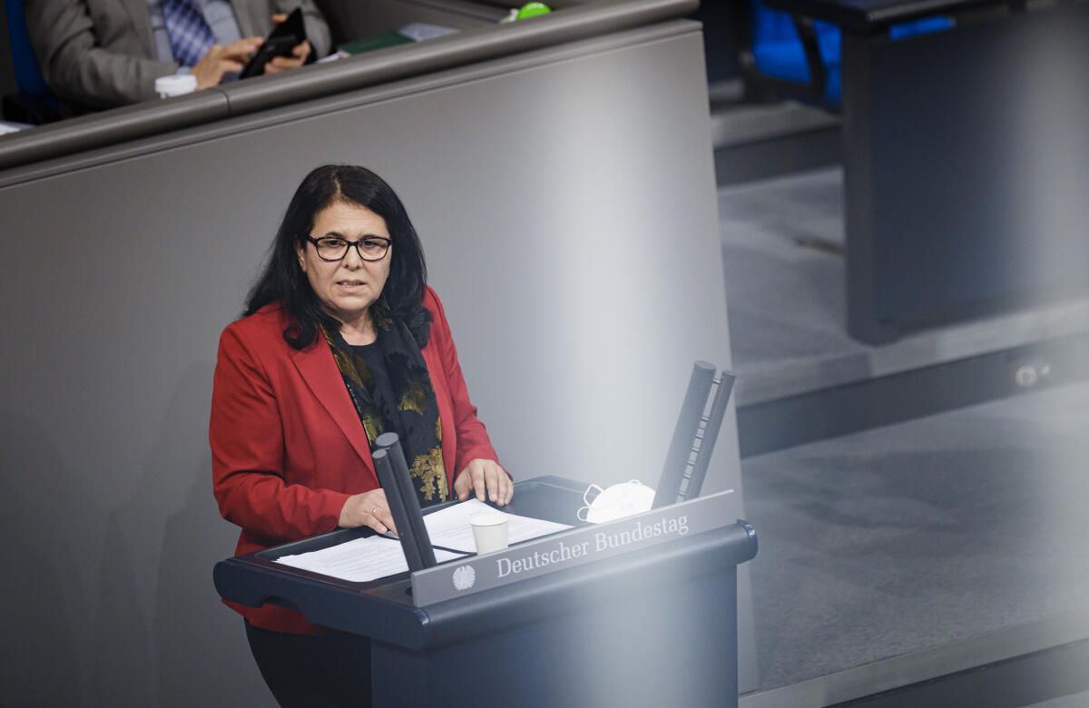 Gülistan Yüksel, SPD, MdB, hält eine Rede zu ZP 6 „Aktuelle Stunde - Lage der ukrainischen Flüchtlinge“ im Plenum. Yüksel, Gülistan Gülistan Yüksel, SPD, MdB, hält eine Rede zu ZP 6 „Aktuelle Stunde - Lage der ukrainischen Flüchtlinge“ im Plenum.