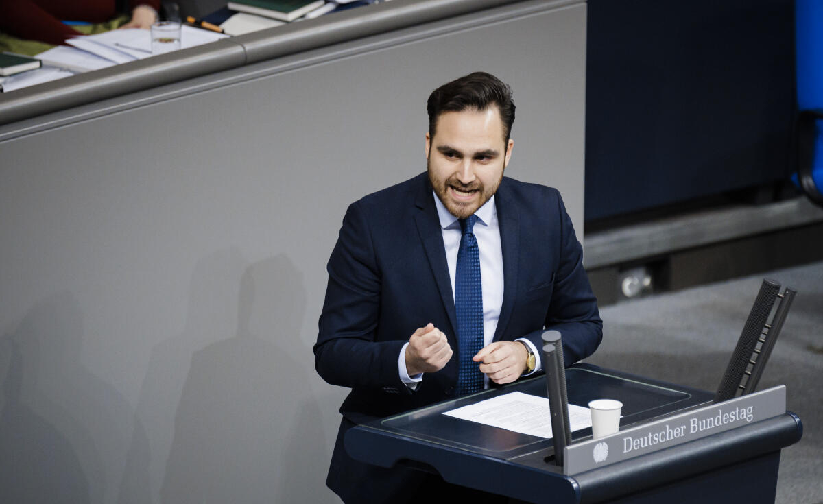 Maximilian Mörseburg, CDU/CSU, MdB, hält eine Rede zu TOP 13 „Medien- und Kommunikationsbericht 2021“ im Plenum. Mörseburg, Maximilian Maximilian Mörseburg, CDU/CSU, MdB, hält eine Rede zu TOP 13 „Medien- und Kommunikationsbericht 2021“ im Plenum.