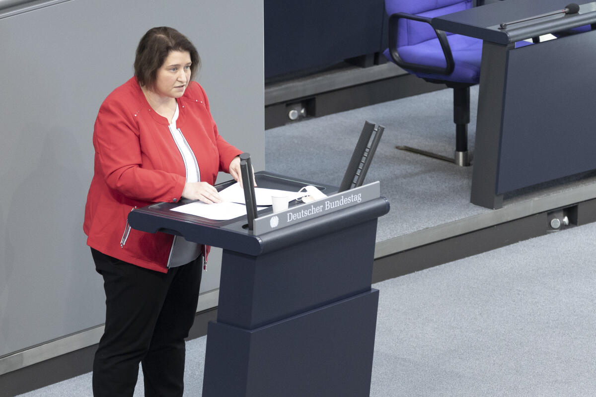 Bettina Lugk, SPD, MdB, hält eine Rede zu TOP 23 „Bundeswehreinsatz in Südsudan (UNMISS)“ im Plenum. Lugk, Bettina Bettina Lugk, SPD, MdB, hält eine Rede zu TOP 23 „Bundeswehreinsatz in Südsudan (UNMISS)“ im Plenum.