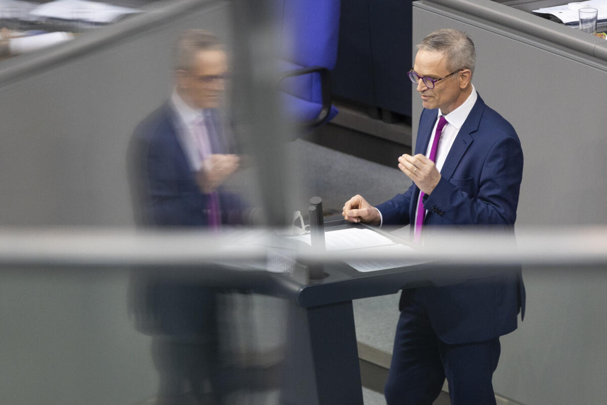 Reichel, Markus Dr. Markus Reichel, CDU/CSU, MdB, hält eine Rede zu TOP 26 „Rentenversicherung-Mindestrücklagengesetz“ im Plenum.