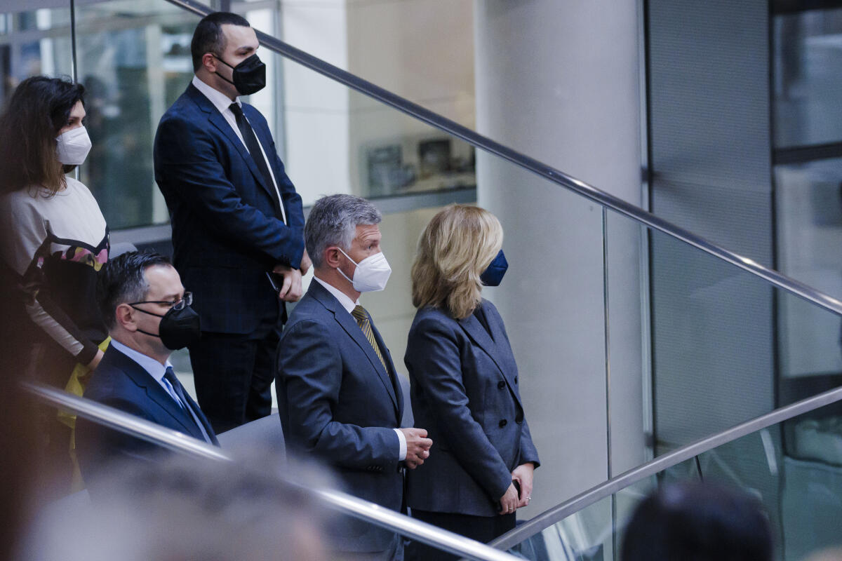 Der Präsident der Ukraine Wolodymyr Selenskyj spricht per Videoübertragung im Deutschen Bundestag. Auf der Besuchertribüne der Botschafter der Ukraine in Deutschland Andrij Melnyk. Berlin 17.03.2022. Melnyk, Andrij Der Präsident der Ukraine Wolodymyr Selenskyj spricht per Videoübertragung im Deutschen Bundestag. Auf der Besuchertribüne der Botschafter der Ukraine in Deutschland Andrij Melnyk. Berlin 17.03.2022.