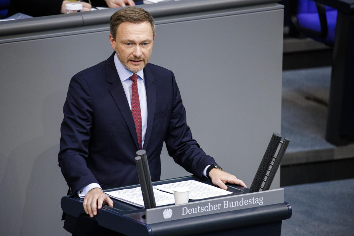 Bundesfinanzminister Christian Lindner, FDP stellt in seiner Rede den geplanten Haushalt 2022 vor. Dienstag 22. März 2022 Lindner, Christian Bundesfinanzminister Christian Lindner, FDP stellt in seiner Rede den geplanten Haushalt 2022 vor. Dienstag 22. März 2022