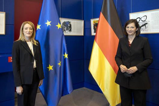 Göring-Eckardt, Katrin; Metsola, Roberta Reichstagsgebäude