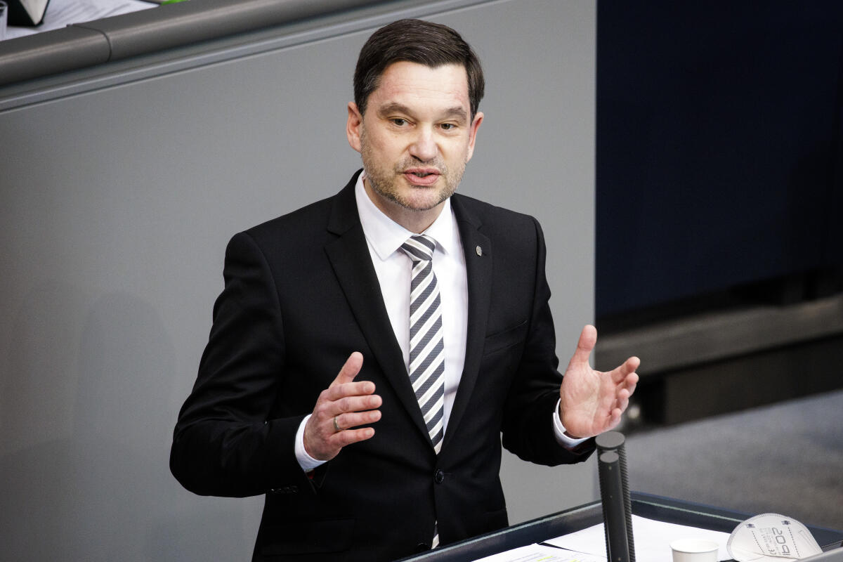 Mack, Klaus Klaus Mack, CDU/CSU, MdB, hält eine Rede zum Einzelplan 16 „Umwelt, Naturschutz, nukleare Sicherheit und Verbraucherschutz“ zum TOP 1 „Einbringung Haushaltsgesetz 2022, Finanzplan des Bundes 2021 – 2025“ im Plenum.