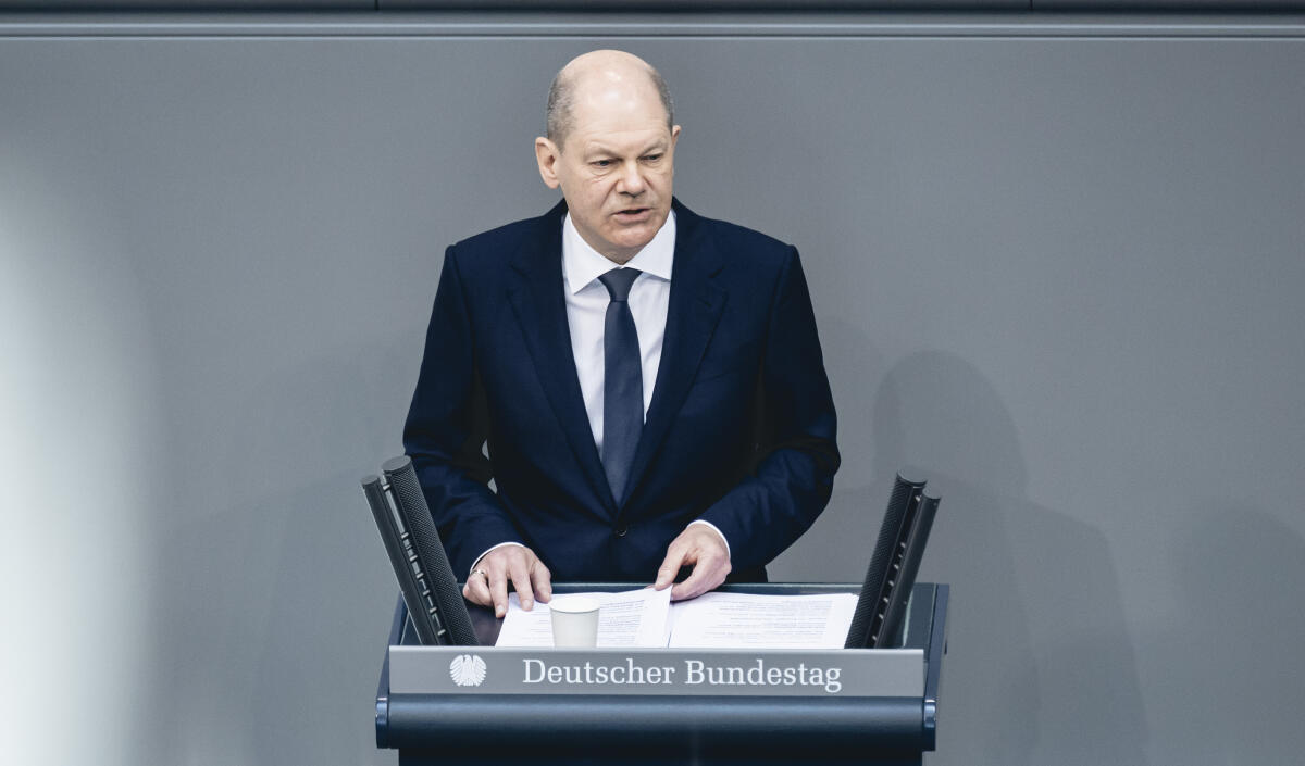 Scholz, Olaf Olaf Scholz, SPD, Bundeskanzler der Bundesrepublik Deutschland, im Rahmen der 24. Sitzung des Deutschen Bundestages aus Anlass der Generaldebatte zum Etat des Kanzleramtes.