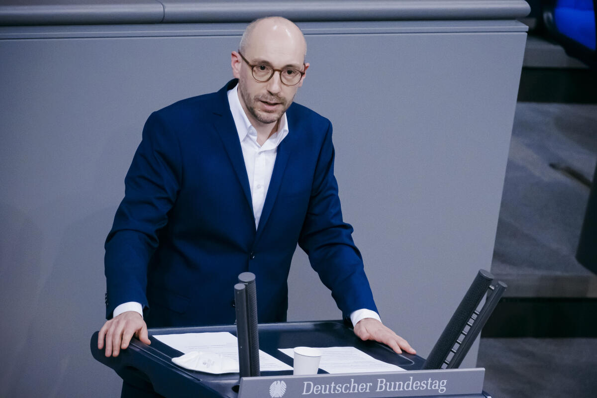 Ruppert Stüwe, SPD, MdB, hält eine Rede zum Einzelplan 30 „Bildung und Forschung“ zum TOP 1 „Einbringung Haushaltsgesetz 2022, Finanzplan des Bundes 2021 – 2025“ im Plenum. Stüwe, Ruppert Ruppert Stüwe, SPD, MdB, hält eine Rede zum Einzelplan 30 „Bildung und Forschung“ zum TOP 1 „Einbringung Haushaltsgesetz 2022, Finanzplan des Bundes 2021 – 2025“ im Plenum.