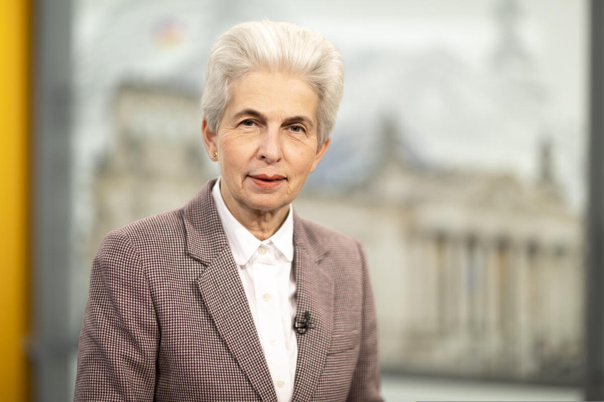 Dr. Marie-Agnes Strack-Zimmermann, FDP, MdB aufgenommen im Rahmen einer Studioproduktion im Parlamentsfernsehen in Berlin, 05.04.2022. Strack-Zimmermann, Marie-Agnes Dr. Marie-Agnes Strack-Zimmermann, FDP, MdB aufgenommen im Rahmen einer Studioproduktion im Parlamentsfernsehen in Berlin, 05.04.2022.