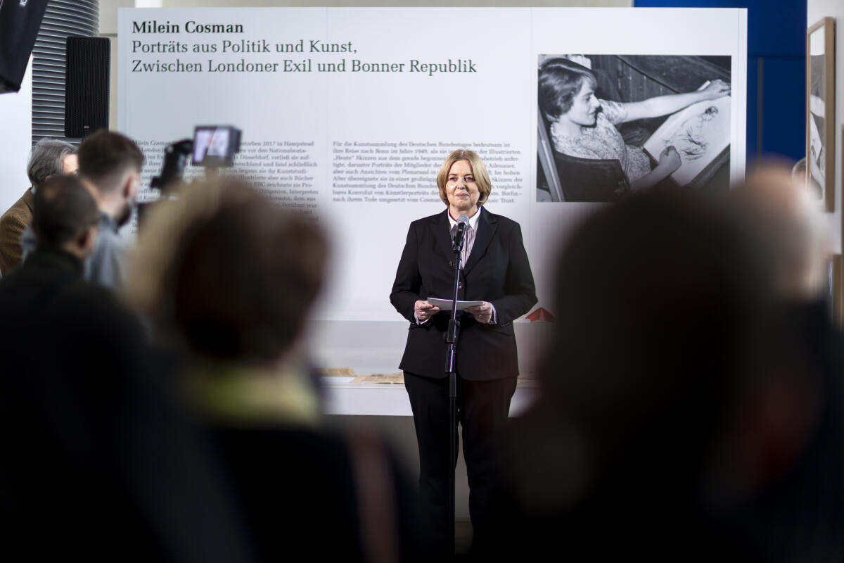 Bundestagspräsidentin Bärbel Bas (m), SPD, MdB, spricht während der Eröffnung der Ausstellung "Milein Cosman: Porträts aus Politik und Kunst" in der Abgeordnetenlobby im Reichstagsgebäude. Bas, Bärbel Bundestagspräsidentin Bärbel Bas (m), SPD, MdB, spricht während der Eröffnung der Ausstellung "Milein Cosman: Porträts aus Politik und Kunst" in der Abgeordnetenlobby im Reichstagsgebäude.