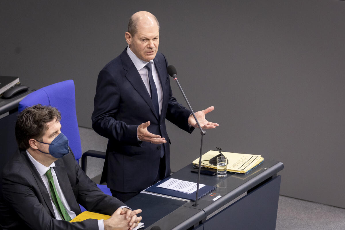 Scholz, Olaf Bundeskanzler Olaf Scholz, SPD, während der Befragung der Bundesregierung am 06. April 2022