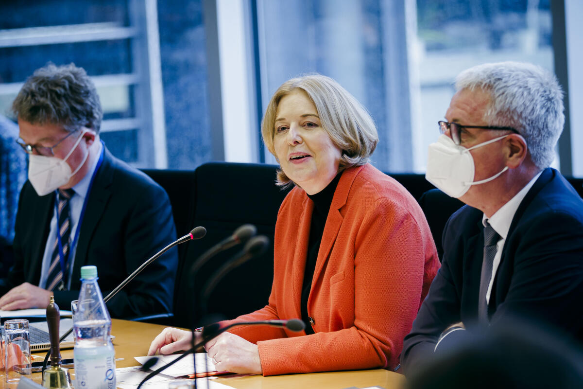 Bas, Bärbel Die Kommission zur Reform des Wahlrechts und zur Modernisierung der Parlamentsarbeit konstituiert sich unter Leitung von Bundestagspräsidentin Bärbel Bas (m), SPD, MdB.