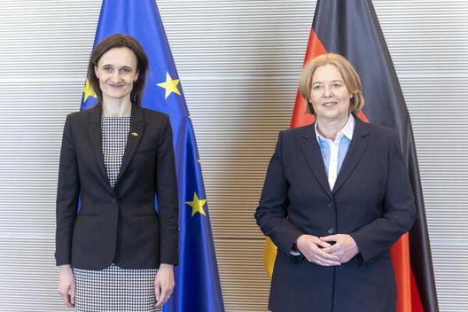 Bas, Bärbel; Čmilytė-Nielsen, Viktorija Reichstagsgebäude, Empfangsraum