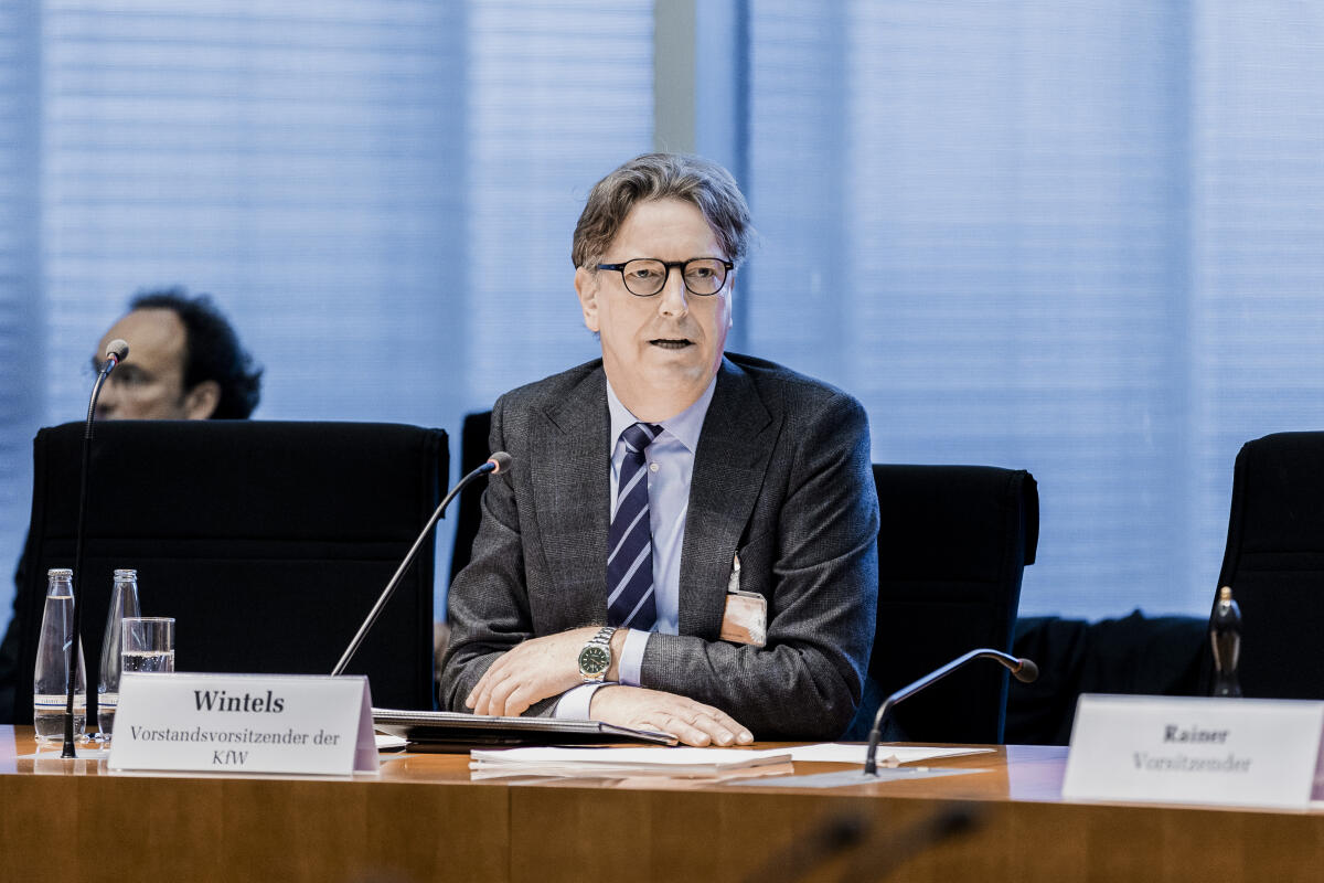 Wintels, Stefan Stefan Wintels (im Bild), Vorstandsvorsitzender der Kreditanstalt für Wiederaufbau (KfW), ist zu Gast im Finanzausschuss.