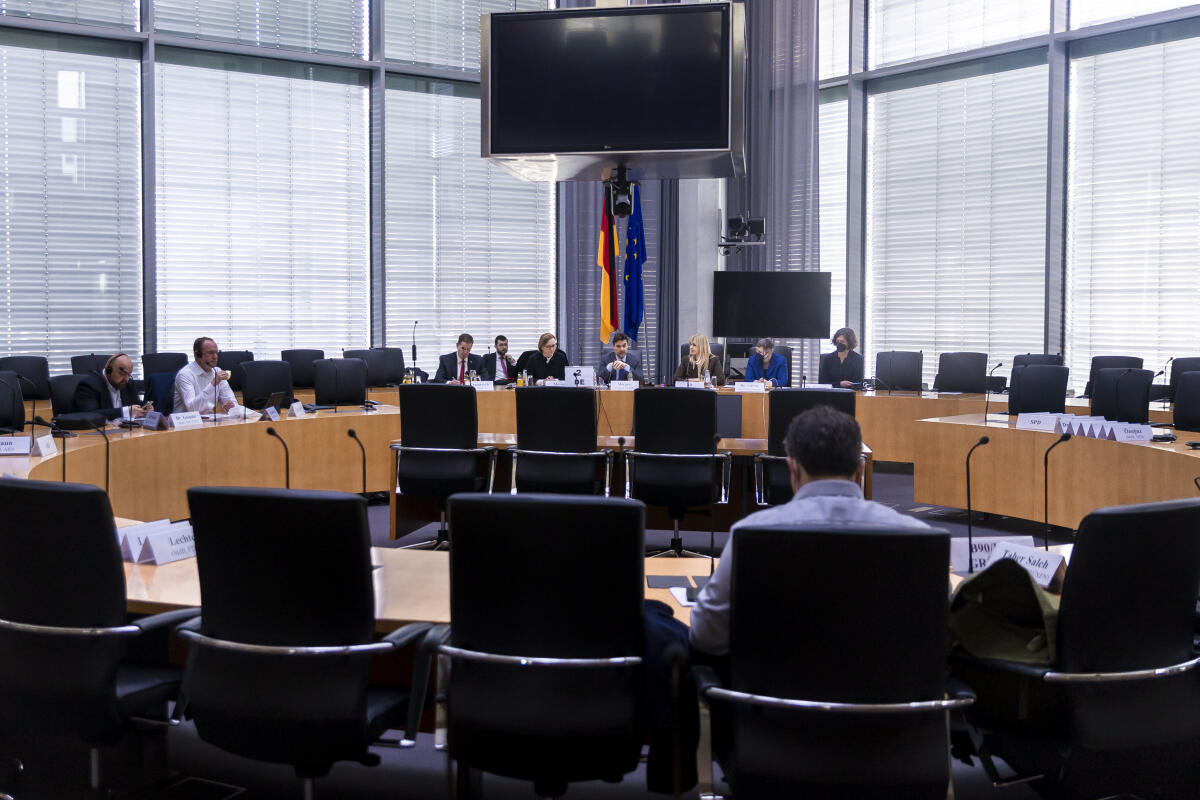  Der Direktor des Büros für Demokratische Institutionen und Menschenrechte Matteo Mecacci zu Gast im Ausschuss für Menschenrechte und humanitäre Hilfe unter Leitung der Vorsitzenden Renata Alt, FDP, MdB. Blick in den Saal.