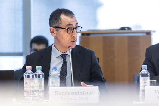 Özdemir, Cem Paul-Löbe-Haus, Sitzungssaal