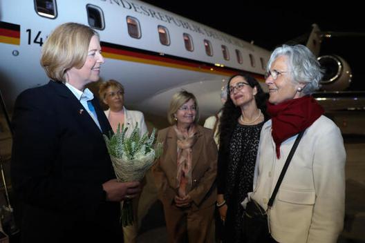 Bas, Bärbel; Richards, Yael; Lador, Talya; Wasum-Rainer, Susanne; Shpak, Nira 