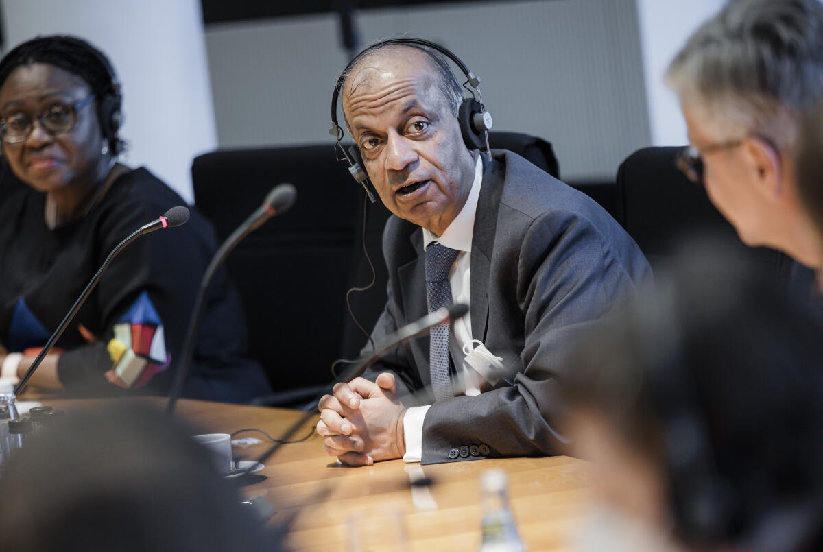 Der Verteidigungsausschuss empfängt eine Delegation der Vereinten Nationen.; Hier im Bild: Under-Secretary-General for Operational Support Atul Khare. Khare, Atul Der Verteidigungsausschuss empfängt eine Delegation der Vereinten Nationen.; Hier im Bild: Under-Secretary-General for Operational Support Atul Khare.