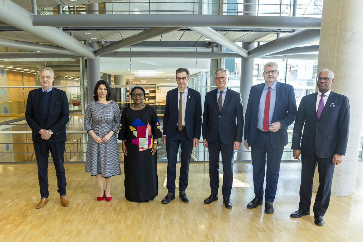 Eine Delegation der Vereinten Nationen unter Leitung des Under-Secretary-General for Peace Operations Jean-Pierre François Renaud Lacroix zu Gast im Ausschuss für wirtschaftliche Zusammenarbeit und Entwicklung.; Hier (vlnr): Nicholas Haysom, Leiter der UNIMISS Mission; Derya Tuerk-Nachbaur, SPD, MdB; Beigeordnete Generalsekretärin für Afrika Martha Pobee; Vorsitzender Dr. Christoph Hoffmann, FDP, MdB; Jean-Pierre Lacroix, Leitung DPO; Knut Gerschau, FDP, MdB; El-Ghassim Wane, Leiter der MINUSMA Mission. Haysom, Nicholas; Tuerk-Nachbaur, Derya; Pobee, Martha; Lacroix, Jean-Pierre; Gerschau, Knut; Hoffmann, Christoph; Wane, El-Ghassim Eine Delegation der Vereinten Nationen unter Leitung des Under-Secretary-General for Peace Operations Jean-Pierre François Renaud Lacroix zu Gast im Ausschuss für wirtschaftliche Zusammenarbeit und Entwicklung.; Hier (vlnr): Nicholas Haysom, Leiter der UNIMISS Mission; Derya Tuerk-Nachbaur, SPD, MdB; Beigeordnete Generalsekretärin für Afrika Martha Pobee; Vorsitzender Dr. Christoph Hoffmann, FDP, MdB; Jean-Pierre Lacroix, Leitung DPO; Knut Gerschau, FDP, MdB; El-Ghassim Wane, Leiter der MINUSMA Mission.