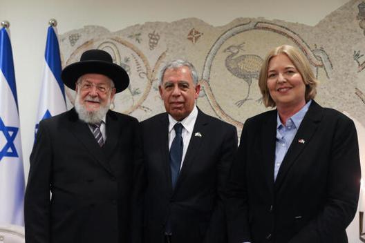 Bas, Bärbel; Levy, Mickey; Lau, Israel Meir 