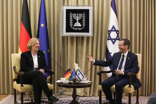 Bas, Bärbel; Herzog, Itzchak 