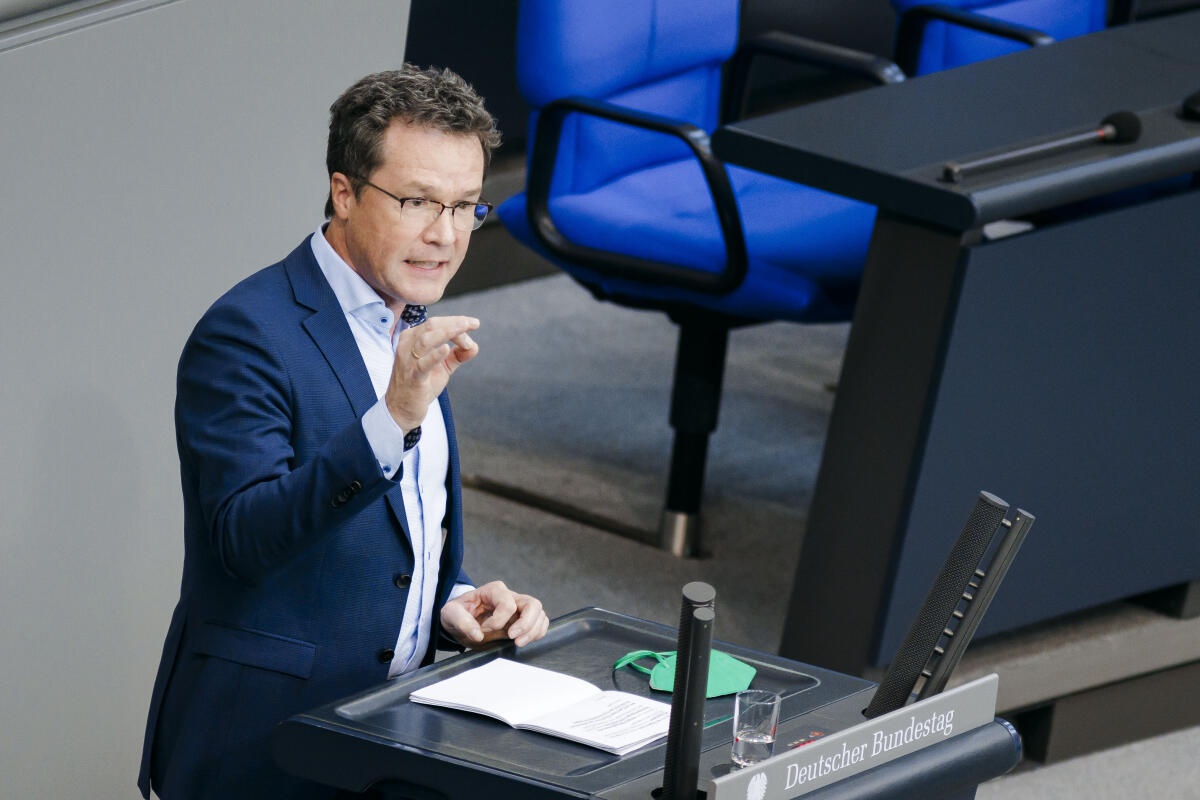 Harald Ebner, Bündnis 90/Die Grünen, MdB, hält eine Rede zu TOP 15 „Forcierung der Klimaanpassung“ im Plenum. Ebner, Harald Harald Ebner, Bündnis 90/Die Grünen, MdB, hält eine Rede zu TOP 15 „Forcierung der Klimaanpassung“ im Plenum.