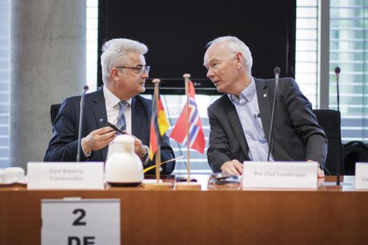Knoerig, Axel; Lundteigen, Per Olaf Paul-Löbe-Haus, Sitzungssaal