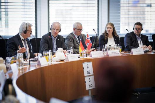 Knoerig, Axel; Moflag, Tuva; Lundteigen, Per Olaf; Sjastad, Runar; Hansen, Jon Paul-Löbe-Haus, Sitzungssaal