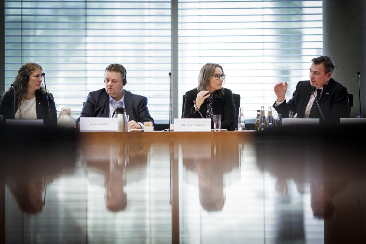Moflag, Tuva; Sjastad, Runar; Sundnes, Trine Lise; Asheim, Henrik Besuch des norwegischen Arbeits- und Sozialausschusses im Ausschuss für Arbeit und Soziales. Hier im Bild (vlnr) die norwegischen Abgeordneten: Tuva Moflag, Runar Sjastad, Trine Lise Sundnes und Henrik Asheim.