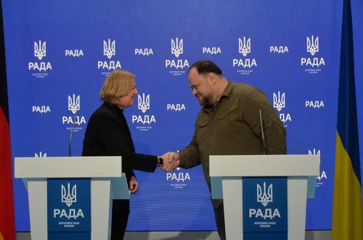 Bas, Bärbel; Stefantschuk, Ruslan 