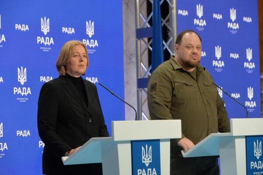 Bas, Bärbel; Stefantschuk, Ruslan 