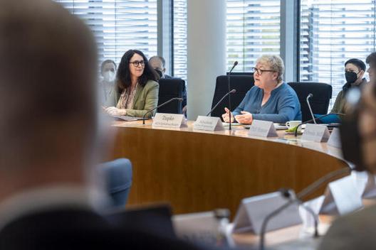 Zupke, Evelyn; Winkelmeier-Becker, Elisabeth Paul-Löbe-Haus, Sitzungssaal