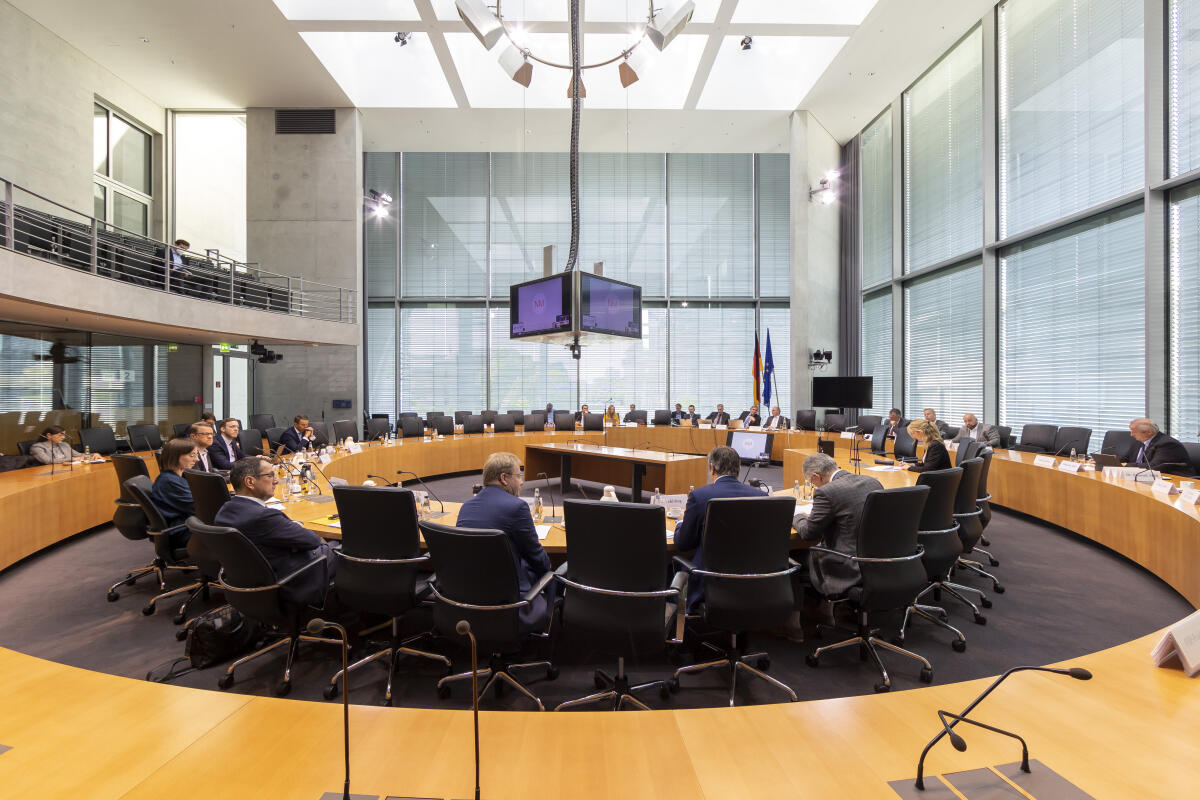 Öffentliche Anhörung des Verkehrsausschusses im Sitzungssaal im Marie-Elisabeth-Lüders-Haus. Öffentliche Anhörung des Verkehrsausschusses im Sitzungssaal im Marie-Elisabeth-Lüders-Haus.