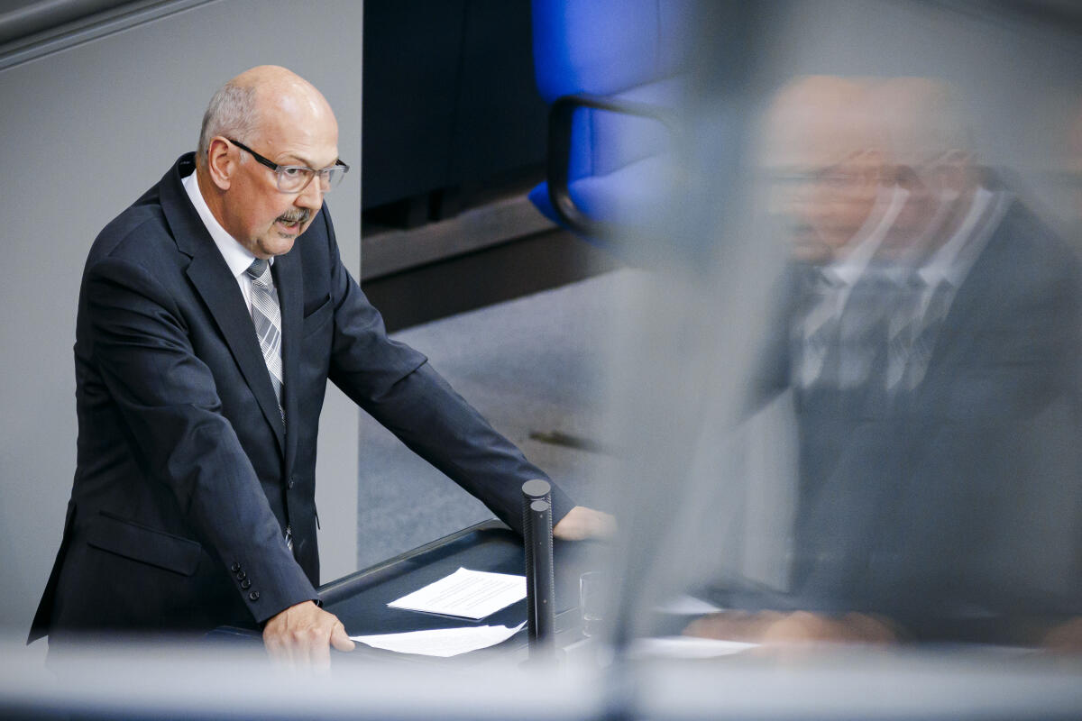 Friedhelm Boginski, FDP, MdB, hält eine Rede zu TOP 4 „Zukunftszentrum Europäische Transformation und Deutsche Einheit“ im Plenum. Boginski, Friedhelm Friedhelm Boginski, FDP, MdB, hält eine Rede zu TOP 4 „Zukunftszentrum Europäische Transformation und Deutsche Einheit“ im Plenum.