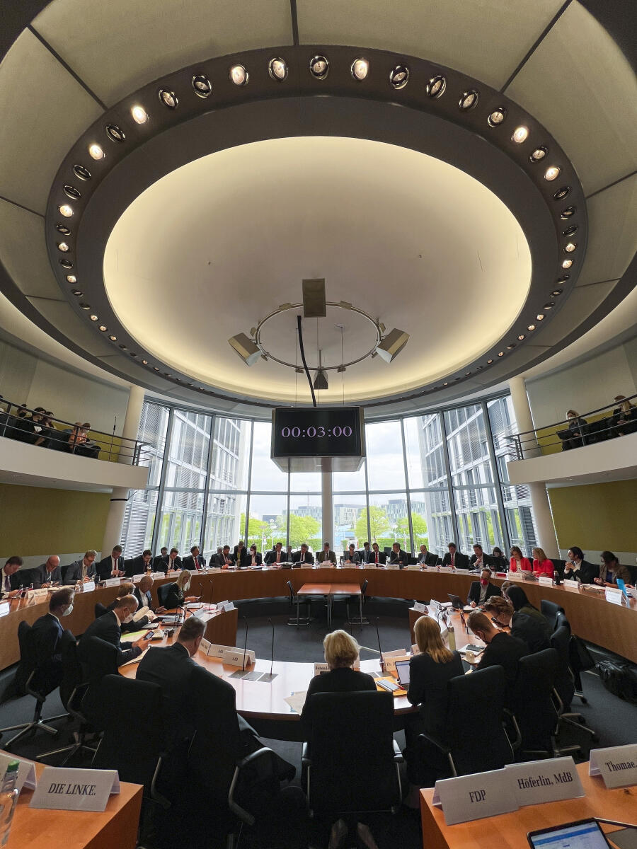 Blick in den Sitzungssaal während der Sitzung des Ausschusses für Inneres und Heimat unter dem stellvertretenden Vorsitzenden Prof. Dr. Lars Castellucci, SPD, MdB. Blick in den Sitzungssaal während der Sitzung des Ausschusses für Inneres und Heimat unter dem stellvertretenden Vorsitzenden Prof. Dr. Lars Castellucci, SPD, MdB.