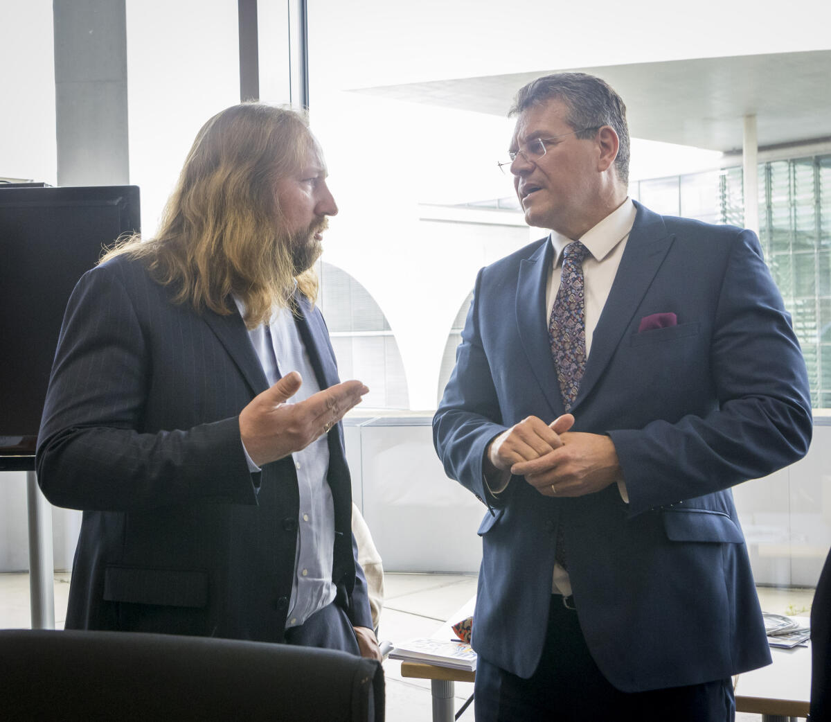 Vizepräsident der Europäischen Kommission, Maroš Šefčovič (r), zu Gast im Ausschuss für die Angelegenheiten der Europäischen Union unter Leitung des Vorsitzenden Dr. Anton Hofreiter (l), Bündnis 90/Die Grünen, MdB. Šefčovič, Maroš; Hofreiter, Anton Vizepräsident der Europäischen Kommission, Maroš Šefčovič (r), zu Gast im Ausschuss für die Angelegenheiten der Europäischen Union unter Leitung des Vorsitzenden Dr. Anton Hofreiter (l), Bündnis 90/Die Grünen, MdB.