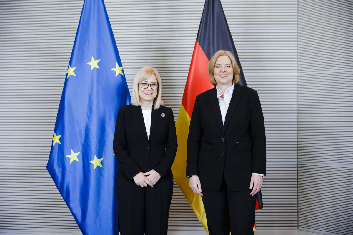 Bundestagspräsidentin Bärbel Bas (r), SPD, MdB, empfängt die albanische Parlamentspräsidentin Lindita Nikolla (l) zu einem Gespräch. Bas, Bärbel; Nikolla, Lindita Bundestagspräsidentin Bärbel Bas (r), SPD, MdB, empfängt die albanische Parlamentspräsidentin Lindita Nikolla (l) zu einem Gespräch.