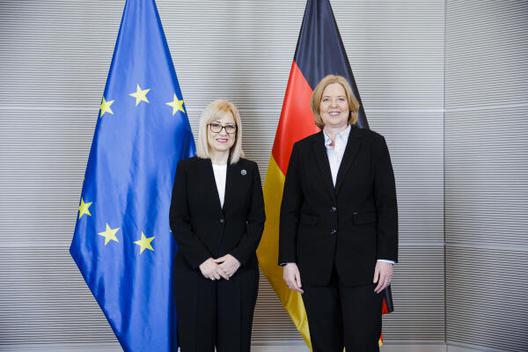 Bas, Bärbel; Nikolla, Lindita Reichstagsgebäude