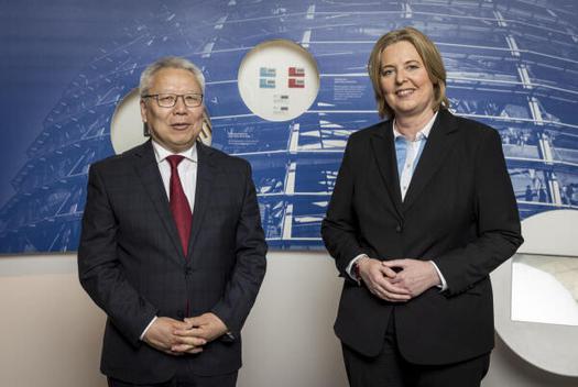 Bas, Bärbel; Birvaa, Madakhbileg Deutscher Dom, Innenansicht