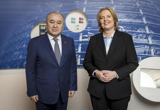 Bas, Bärbel; Tekebaev, Omurbek Deutscher Dom, Innenansicht